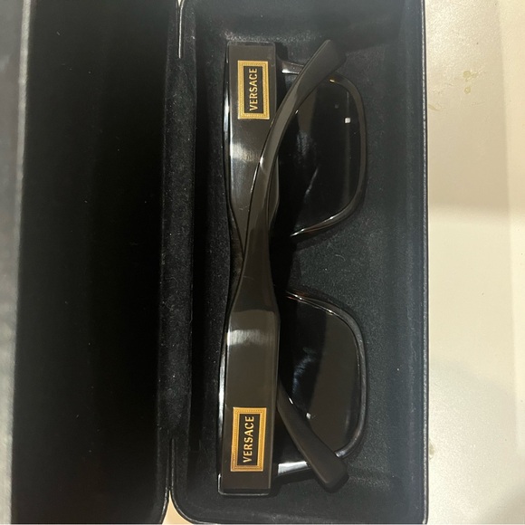 Authentic Versace sunglasses - Picture 4 of 7